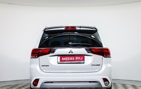 Mitsubishi Outlander III рестайлинг 3, 2022 год, 2 959 000 рублей, 6 фотография