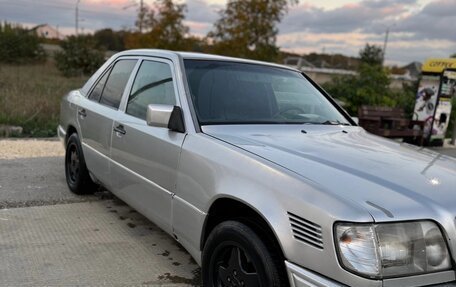 Mercedes-Benz W124, 1986 год, 450 000 рублей, 1 фотография