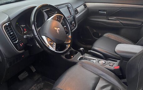 Mitsubishi Outlander III рестайлинг 3, 2014 год, 1 900 000 рублей, 4 фотография