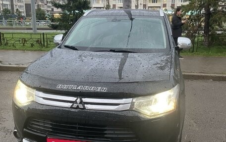 Mitsubishi Outlander III рестайлинг 3, 2014 год, 1 900 000 рублей, 1 фотография