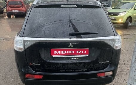 Mitsubishi Outlander III рестайлинг 3, 2014 год, 1 900 000 рублей, 3 фотография