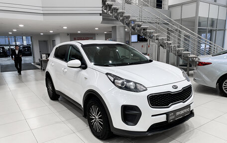 KIA Sportage IV рестайлинг, 2018 год, 1 899 000 рублей, 3 фотография