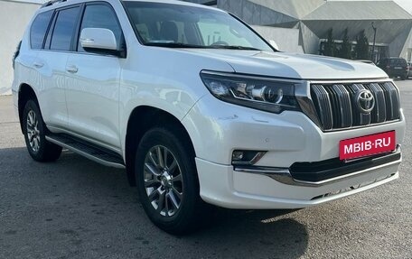 Toyota Land Cruiser Prado 150 рестайлинг 2, 2018 год, 5 400 000 рублей, 3 фотография