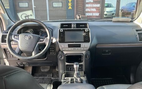 Toyota Land Cruiser Prado 150 рестайлинг 2, 2018 год, 5 400 000 рублей, 13 фотография