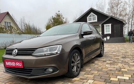 Volkswagen Jetta VI, 2013 год, 850 000 рублей, 1 фотография