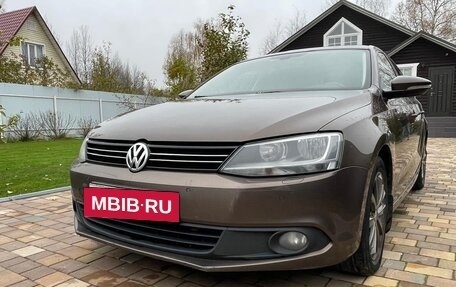 Volkswagen Jetta VI, 2013 год, 850 000 рублей, 2 фотография