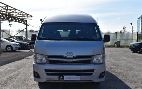 Toyota HiAce H200, 2011 год, 1 545 000 рублей, 2 фотография