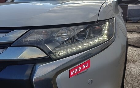 Mitsubishi Outlander III рестайлинг 3, 2016 год, 2 200 000 рублей, 6 фотография