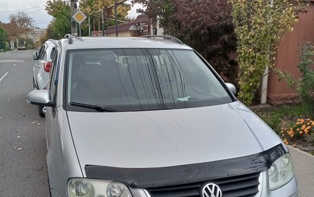 Volkswagen Touran III, 2005 год, 700 000 рублей, 3 фотография