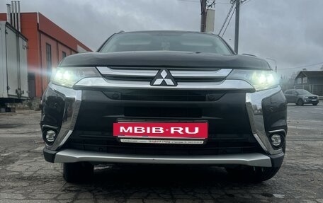 Mitsubishi Outlander III рестайлинг 3, 2017 год, 2 690 000 рублей, 4 фотография