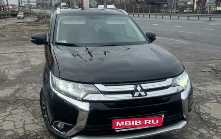 Mitsubishi Outlander III рестайлинг 3, 2017 год, 2 690 000 рублей, 6 фотография