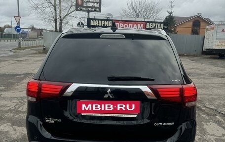 Mitsubishi Outlander III рестайлинг 3, 2017 год, 2 690 000 рублей, 3 фотография