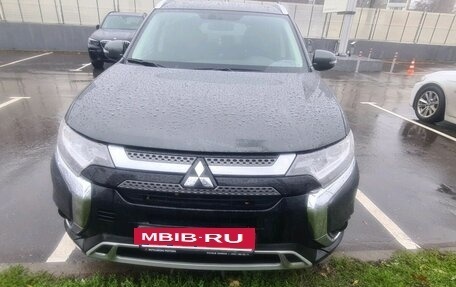 Mitsubishi Outlander III рестайлинг 3, 2020 год, 2 897 000 рублей, 2 фотография