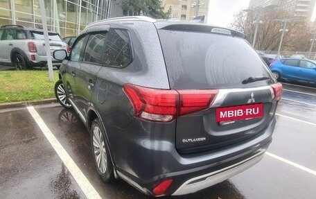 Mitsubishi Outlander III рестайлинг 3, 2020 год, 2 897 000 рублей, 5 фотография