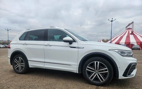 Volkswagen Tiguan II, 2021 год, 4 800 000 рублей, 2 фотография