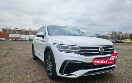 Volkswagen Tiguan II, 2021 год, 4 800 000 рублей, 19 фотография