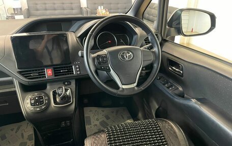 Toyota Voxy III, 2016 год, 2 299 000 рублей, 15 фотография