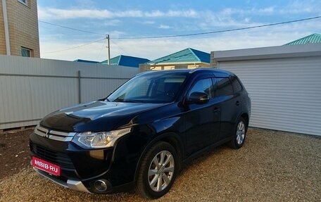 Mitsubishi Outlander III рестайлинг 3, 2014 год, 1 550 000 рублей, 6 фотография