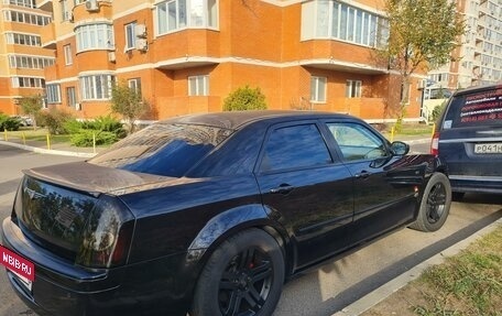 Chrysler 300C II, 2005 год, 1 500 000 рублей, 13 фотография