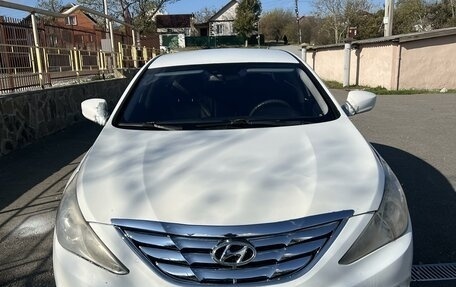 Hyundai Sonata VI, 2010 год, 850 000 рублей, 1 фотография