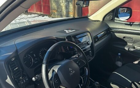 Mitsubishi Outlander III рестайлинг 3, 2019 год, 2 495 000 рублей, 7 фотография