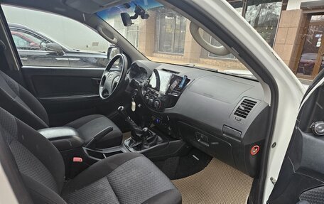 Toyota Hilux VII, 2014 год, 2 390 000 рублей, 3 фотография