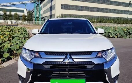 Mitsubishi Outlander III рестайлинг 3, 2021 год, 1 978 000 рублей, 2 фотография