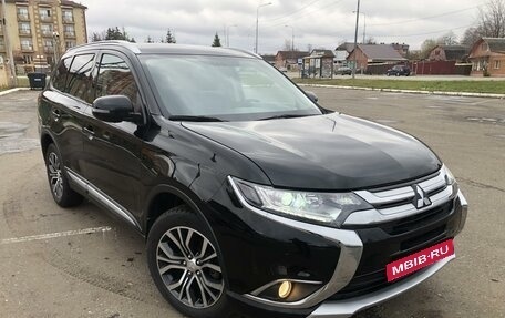 Mitsubishi Outlander III рестайлинг 3, 2015 год, 2 200 000 рублей, 1 фотография