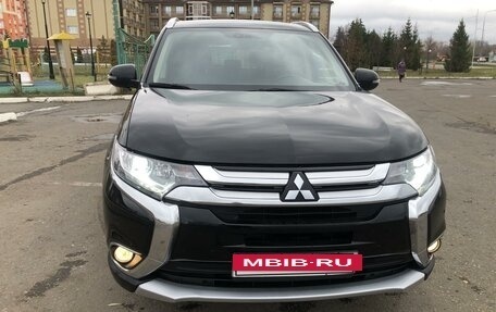 Mitsubishi Outlander III рестайлинг 3, 2015 год, 2 200 000 рублей, 2 фотография