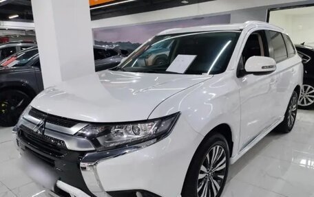 Mitsubishi Outlander III рестайлинг 3, 2021 год, 2 074 000 рублей, 1 фотография