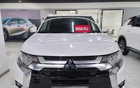 Mitsubishi Outlander III рестайлинг 3, 2021 год, 2 074 000 рублей, 2 фотография