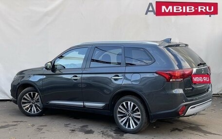 Mitsubishi Outlander III рестайлинг 3, 2021 год, 3 269 000 рублей, 7 фотография