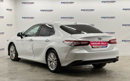 Toyota Camry, 2021 год, 2 400 000 рублей, 4 фотография