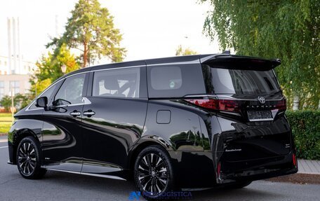 Toyota Alphard, 2024 год, 17 350 000 рублей, 3 фотография