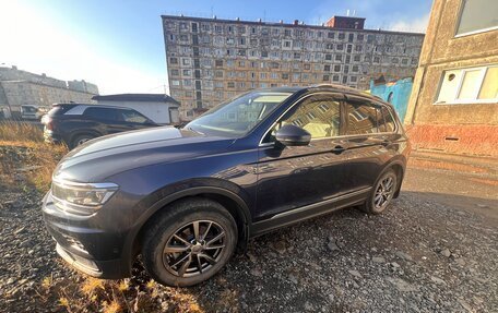 Volkswagen Tiguan II, 2018 год, 2 400 000 рублей, 2 фотография