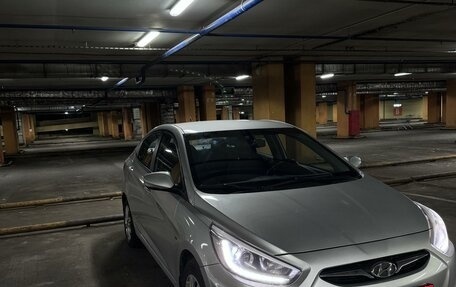 Hyundai Solaris II рестайлинг, 2013 год, 1 300 000 рублей, 2 фотография