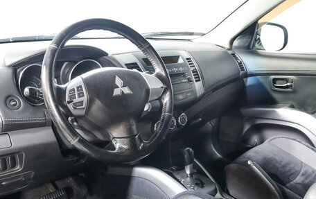 Mitsubishi Outlander III рестайлинг 3, 2011 год, 1 300 000 рублей, 14 фотография