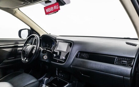 Mitsubishi Outlander III рестайлинг 3, 2021 год, 2 169 000 рублей, 9 фотография