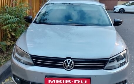 Volkswagen Jetta VI, 2013 год, 920 000 рублей, 2 фотография