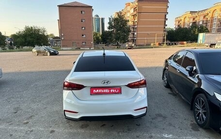 Hyundai Solaris II рестайлинг, 2018 год, 850 000 рублей, 1 фотография