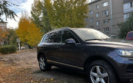 Volkswagen Touareg III, 2011 год, 2 100 000 рублей, 2 фотография