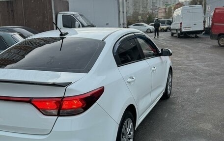 KIA Rio IV, 2018 год, 810 000 рублей, 4 фотография