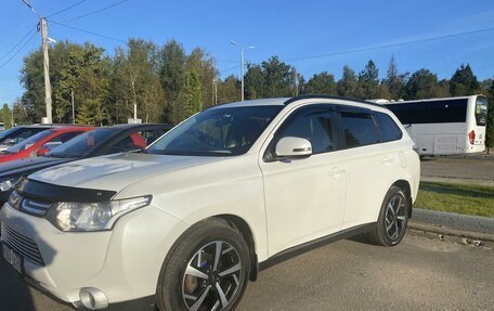 Mitsubishi Outlander III рестайлинг 3, 2013 год, 1 400 000 рублей, 3 фотография