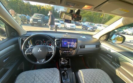 Mitsubishi Outlander III рестайлинг 3, 2013 год, 1 400 000 рублей, 16 фотография