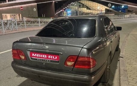 Mercedes-Benz E-Класс, 1996 год, 450 000 рублей, 2 фотография