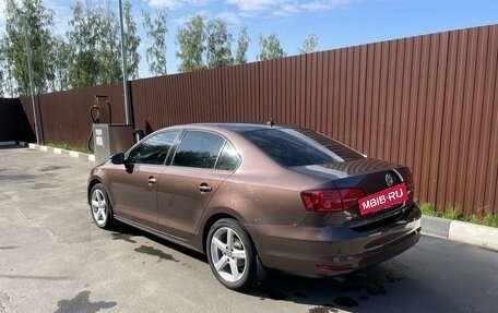 Volkswagen Jetta VI, 2015 год, 1 210 000 рублей, 2 фотография