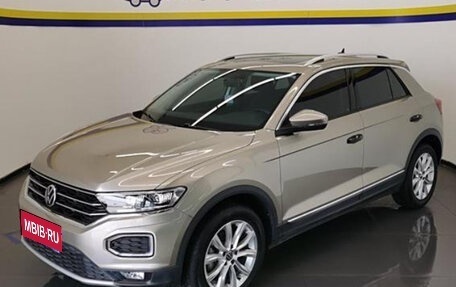 Volkswagen T-Roc I, 2021 год, 1 650 000 рублей, 1 фотография