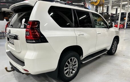 Toyota Land Cruiser Prado 150 рестайлинг 2, 2018 год, 6 000 000 рублей, 13 фотография