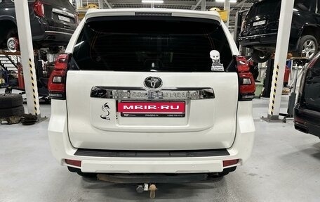 Toyota Land Cruiser Prado 150 рестайлинг 2, 2018 год, 6 000 000 рублей, 12 фотография