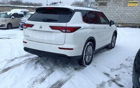 Mitsubishi Outlander, 2023 год, 4 500 000 рублей, 2 фотография